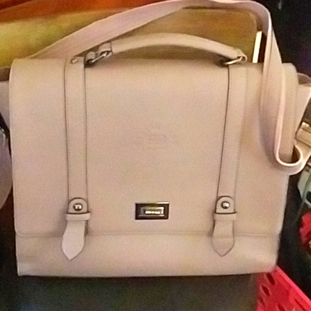 Ease gave briefcase bag